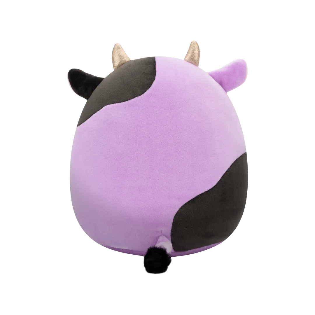 squishmallows-alexie-the-purple-cow-with-closed-eyes-holding-candy-corn-20-cm-12/12c261d98aa6ec50425f8c5e22ebbdf77efccbfc