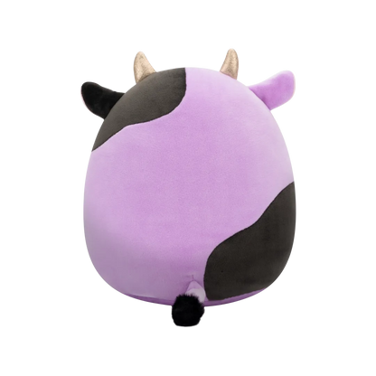 squishmallows-alexie-the-purple-cow-with-closed-eyes-holding-candy-corn-20-cm-12/12c261d98aa6ec50425f8c5e22ebbdf77efccbfc