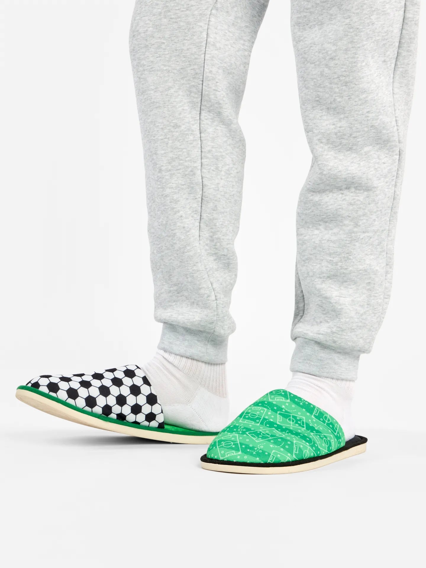 slippers-football-pitch-3f/3f23fc8a051faf88e50c89e395a3610d796eebb1