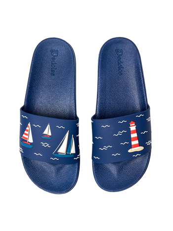 Sandales rigolotes Bateaux à voile dans la mer