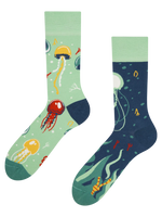 regular-socks-floating-jellyfish-02-6e/6e795b346b3e06502e7db898764c059cd47381fb