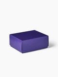 Paarse geschenkdoos met patroon