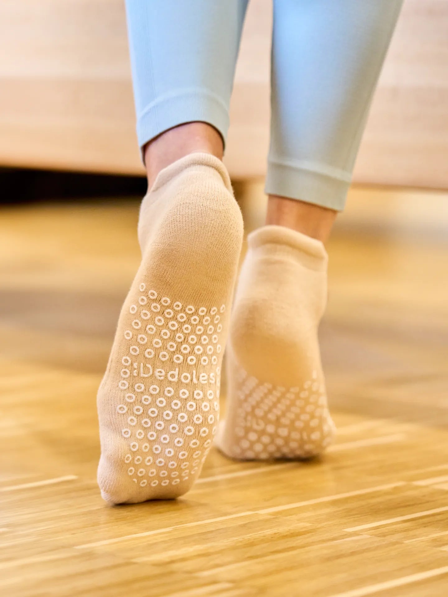 beige-pilates-yoga-socks-b8/b809590b8e8de376d4680d906d5df6d166d3e611