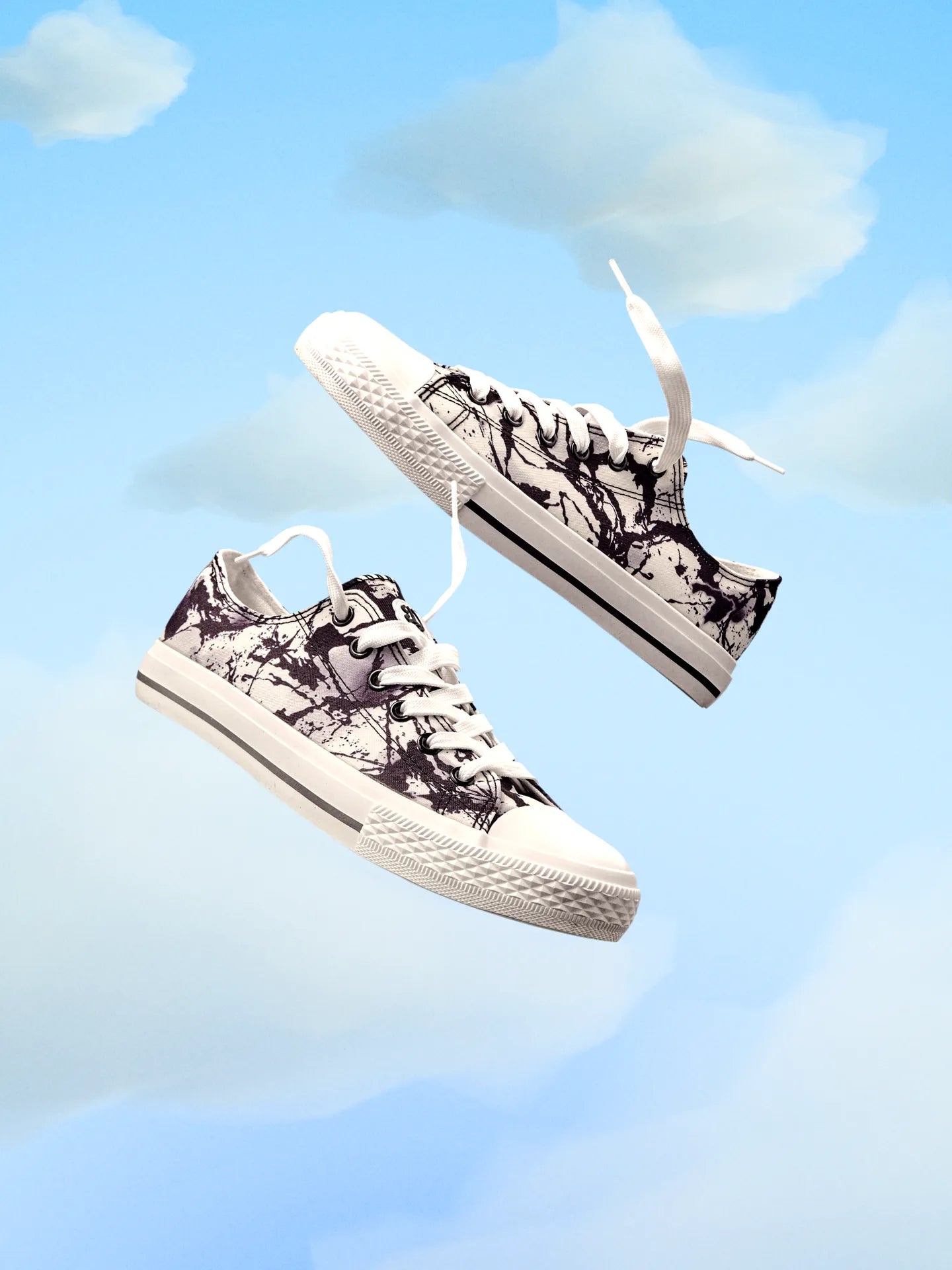 canvas-shoes-black-white-stains-b9/b9d13d59de484520325955317a7c498eb121cf58