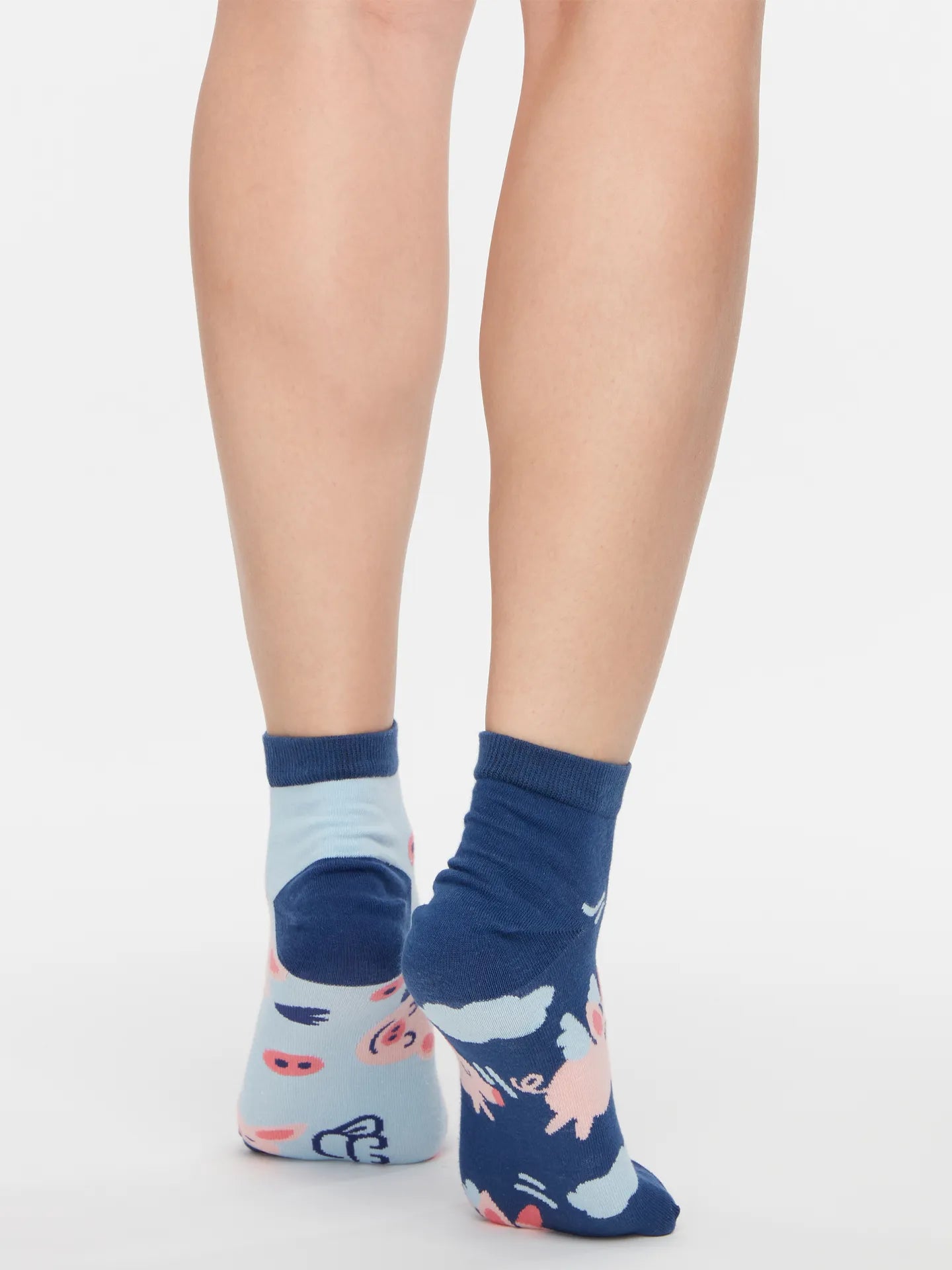 ankle-socks-flying-pigs-02-c5/c52fb3e32e97a63f97f00ed946f1d468aa3236bb