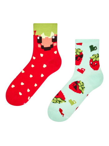 Chaussettes mi-mollet rigolotes Fraises en pixels